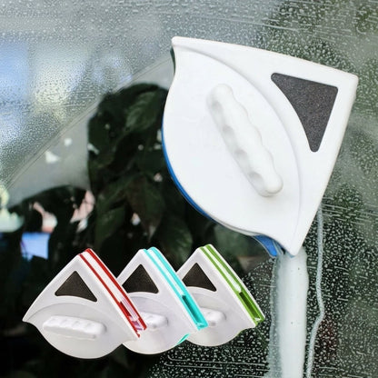 Magnetic glass cleaner